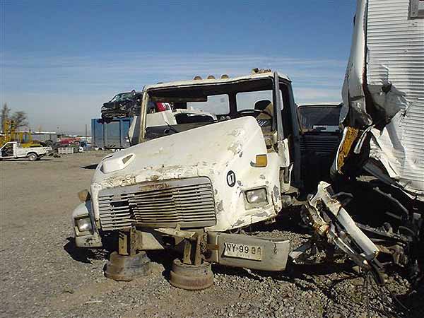 Freightliner FL80 1996 - 1 REPUESTO USADO/USADA EN DESARME