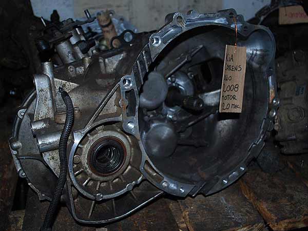 EJE Kia CARENS 2008  USADO EN DESARME