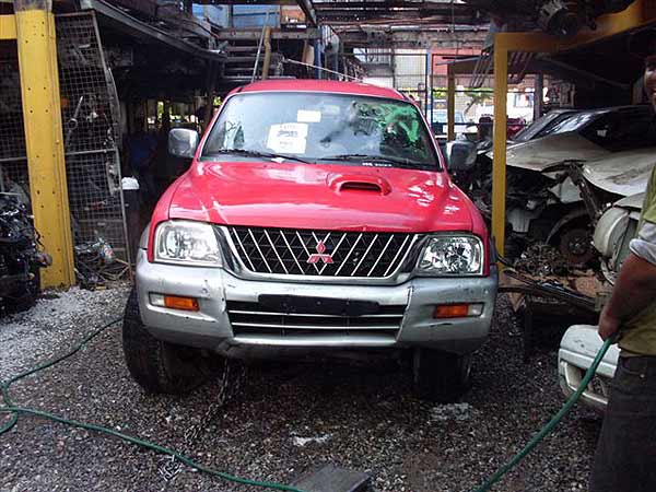  Mitsubishi L200 2004    EN DESARME