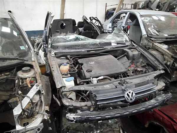 Volkswagen GOLF 2004 - 1 REPUESTO USADO/USADA EN DESARME