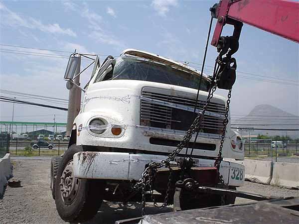 Freightliner FLD 2005 - 1 REPUESTO USADO/USADA EN DESARME