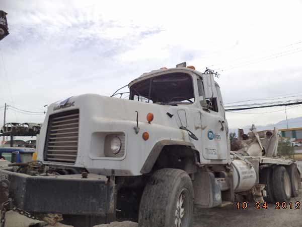 Mack DM-690S 1997 - 1 REPUESTO USADO/USADA EN DESARME