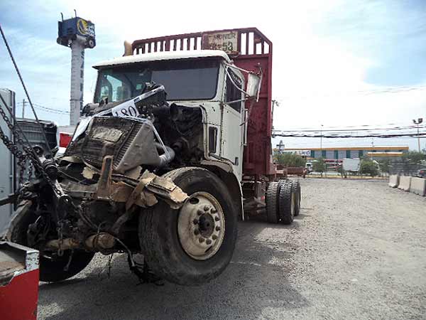 Freightliner FLD 2007 - 1 REPUESTO USADO/USADA EN DESARME