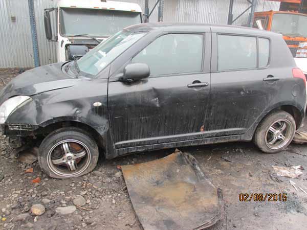 Tapa maleta Suzuki SWIFT  USADO