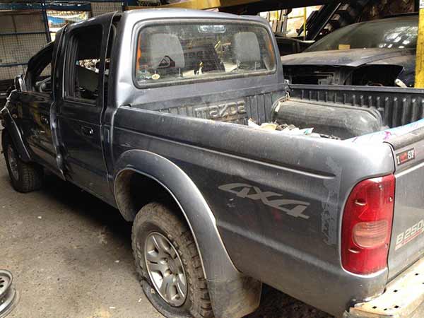 Mazda B2500 2006    EN DESARME