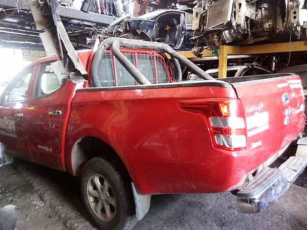 Estanque de petroleo Mitsubishi L200  USADO