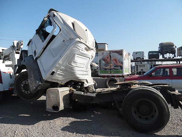 Mercedes-Benz AXOR 2011 - 1 REPUESTO USADO/USADA EN DESARME