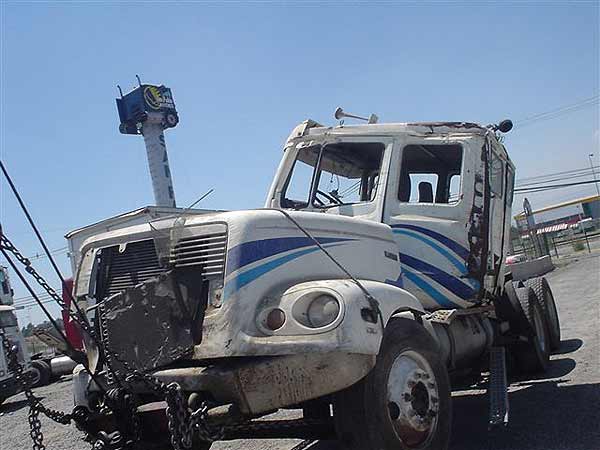  Freightliner M2 2004    EN DESARME