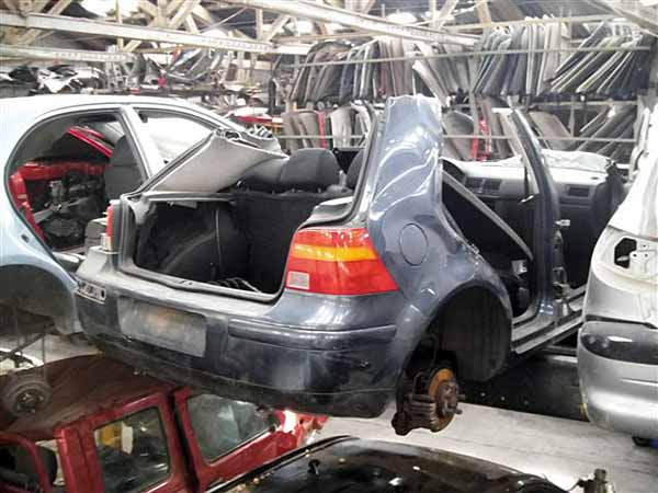  Volkswagen GOLF 2004    EN DESARME