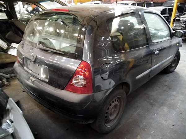  Renault CLIO 2004    EN DESARME