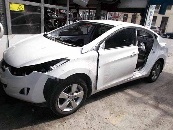  Hyundai ELANTRA 2012    EN DESARME
