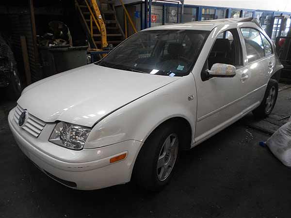  Volkswagen BORA 2000    EN DESARME