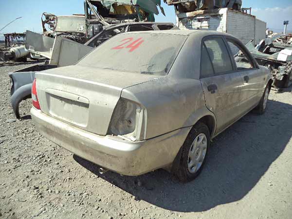  Mazda 323 2002    EN DESARME