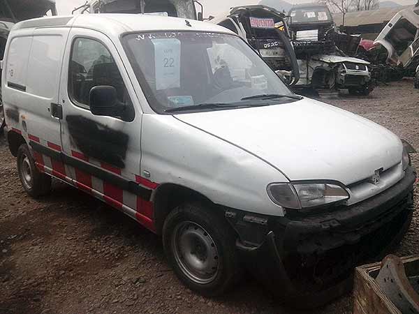 MAZA Peugeot PARTNER 2003  USADO  EN DESARME