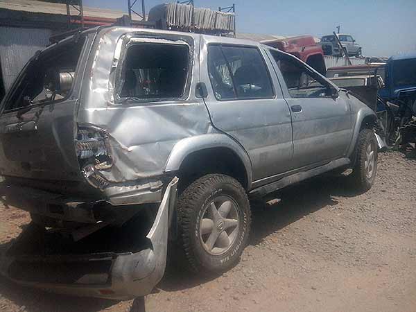  Nissan PATHFINDER 2004    EN DESARME