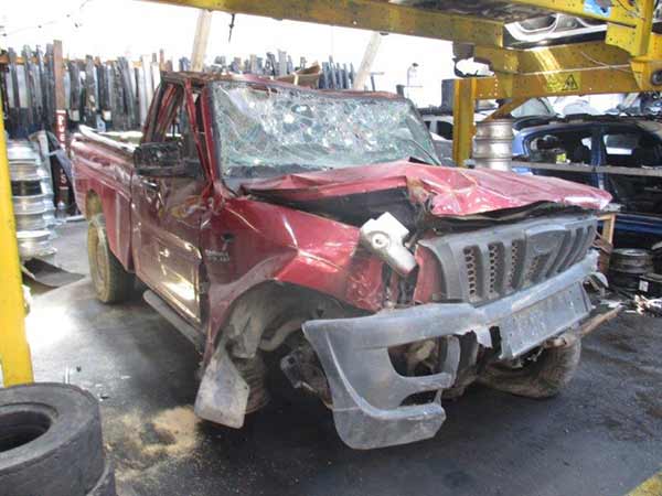 FOCO Mahindra PICK UP 2013  USADO  EN DESARME