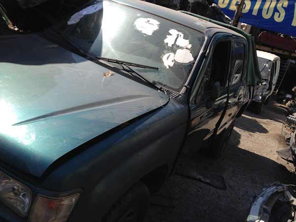  Toyota HILUX 2000    EN DESARME