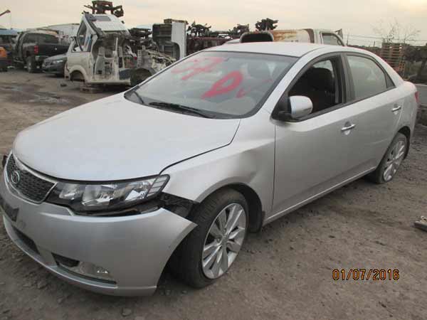 INYECTOR Kia CERATO 2013  USADO  EN DESARME