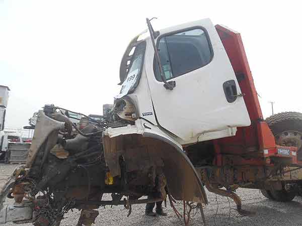 TOLVA Freightliner M2 2010  USADA  EN DESARME
