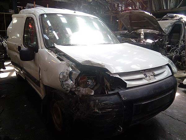 COMPRESOR AIRE ACONDICIONADO Peugeot PARTNER 2011  USADO  EN DESARME
