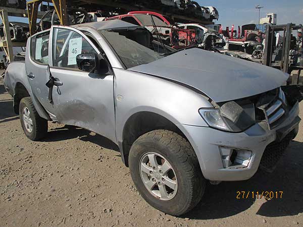 FOCO Mitsubishi L200 2015  USADO  EN DESARME