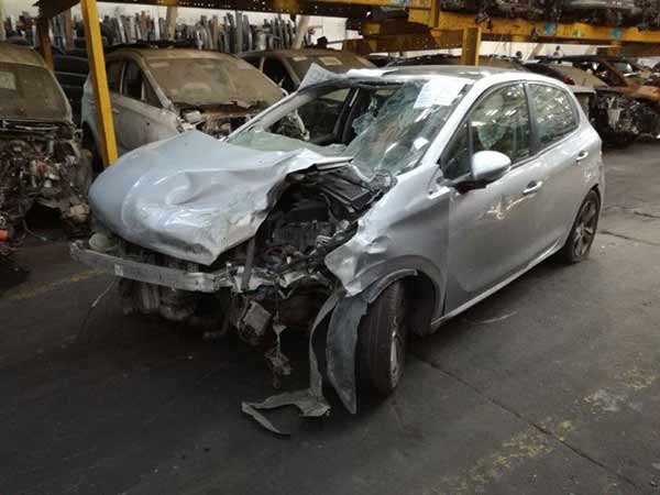 FOCO Peugeot 208 2015  USADO  EN DESARME