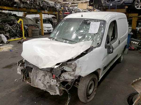 FOCO Peugeot PARTNER 2011  USADO  EN DESARME