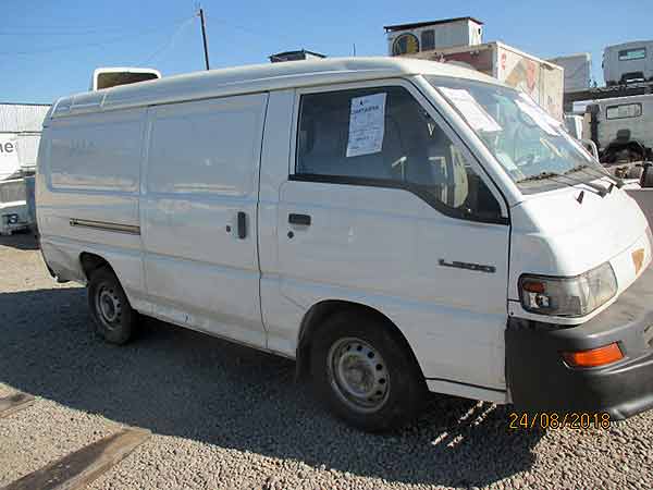 FOCO Mitsubishi L300 2014  USADO  EN DESARME