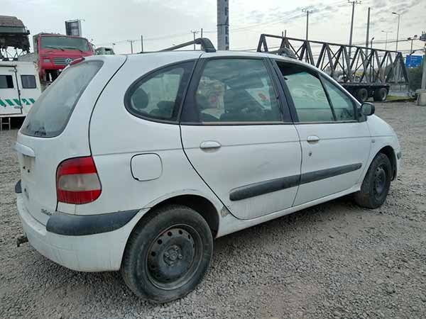  Renault SCENIC 2005    EN DESARME