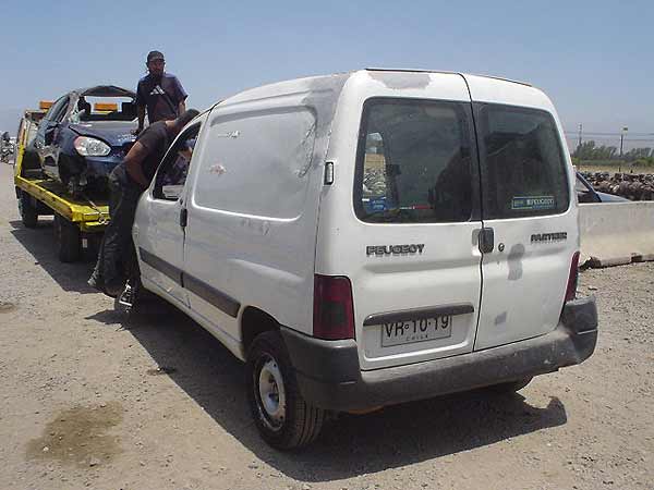 MAZA Peugeot PARTNER 2003  USADO  EN DESARME