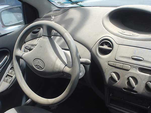 Toyota YARIS 2003    EN DESARME