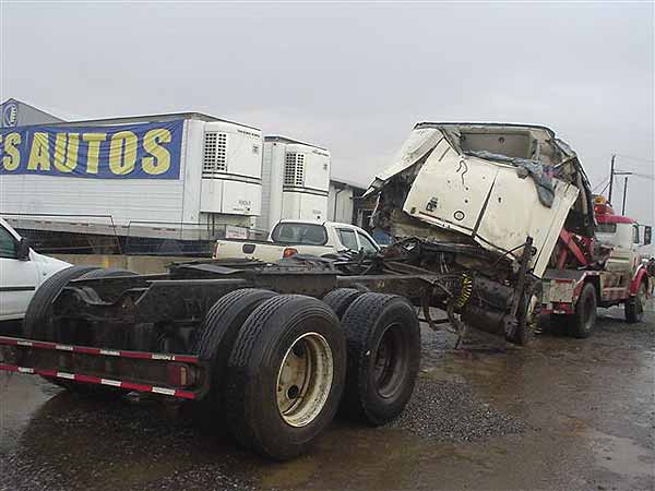 ESTANQUE ADBLUE Mack CH- 2002  USADO  EN DESARME