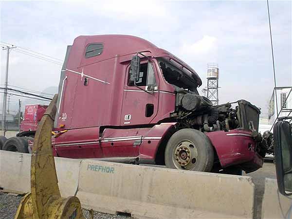  Freightliner Century 2002    EN DESARME