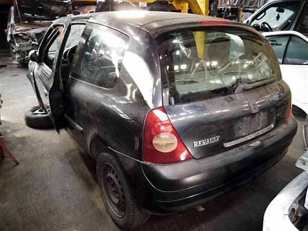  Renault CLIO 2004    EN DESARME