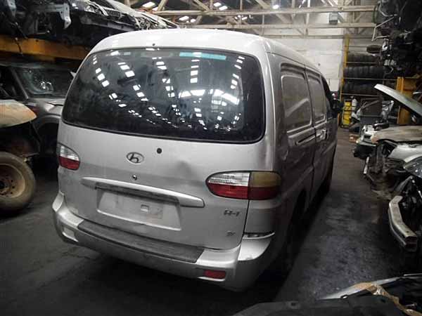 ESTANQUE ADBLUE Hyundai H1 2006  USADO  EN DESARME