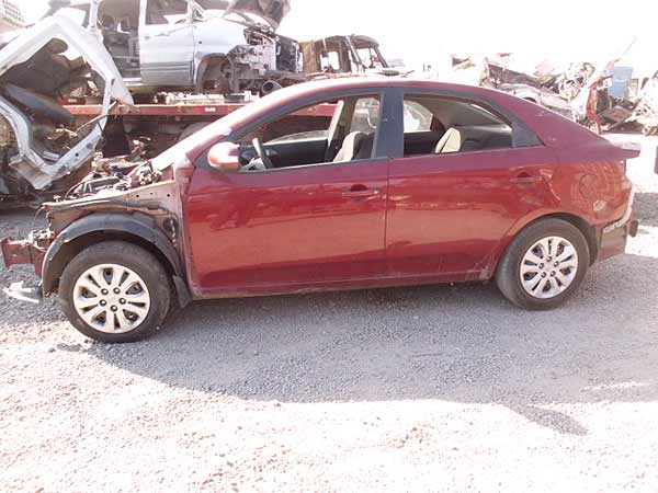 MUñON Kia CERATO 2011  USADO  EN DESARME