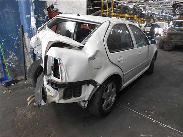  Volkswagen BORA 2000    EN DESARME