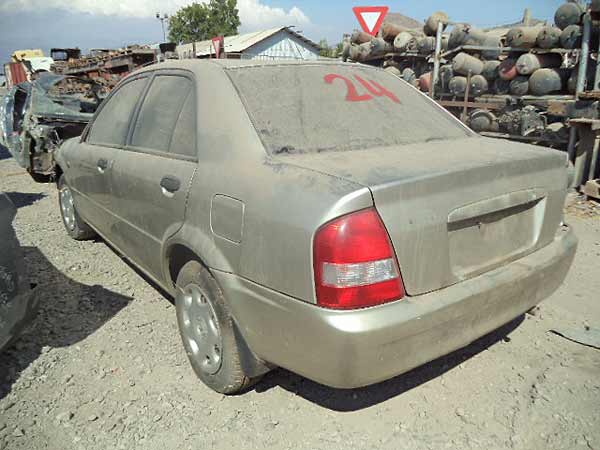  Mazda 323 2002    EN DESARME