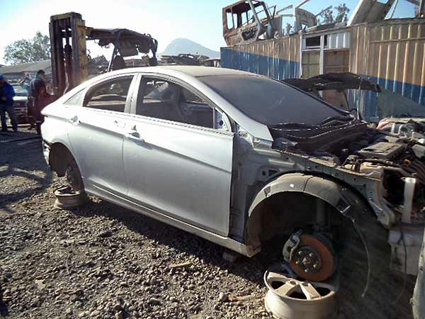  Hyundai SONATA 2011    EN DESARME