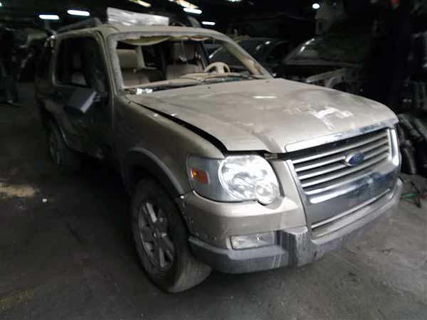 TOLVA Ford EXPLORER 2007  USADA  EN DESARME