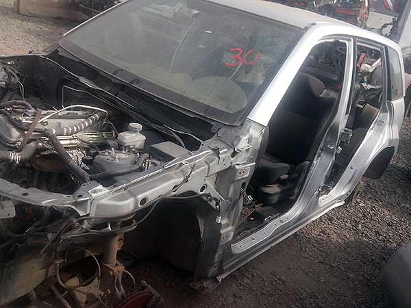 VIDRIO Suzuki GRAND NOMADE 2010  USADO  EN DESARME