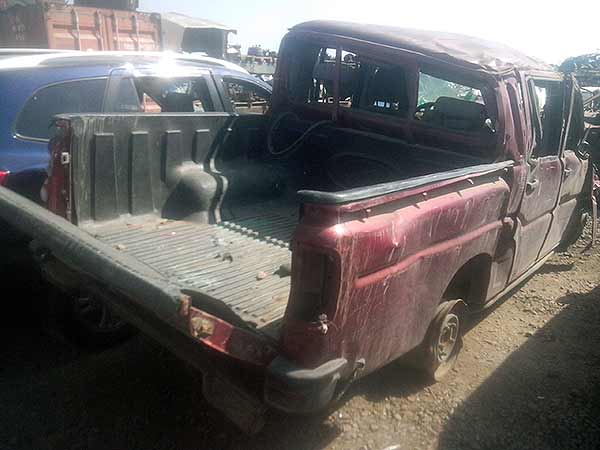 FOCO Mahindra PICK UP 2012  USADO  EN DESARME