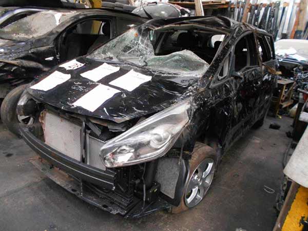 EJE Kia CARENS 2015  USADO  EN DESARME