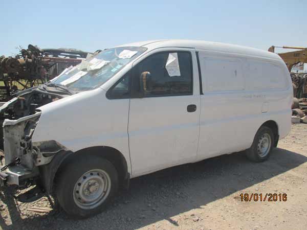 ESTANQUE ADBLUE Hyundai H1 2007  USADO  EN DESARME