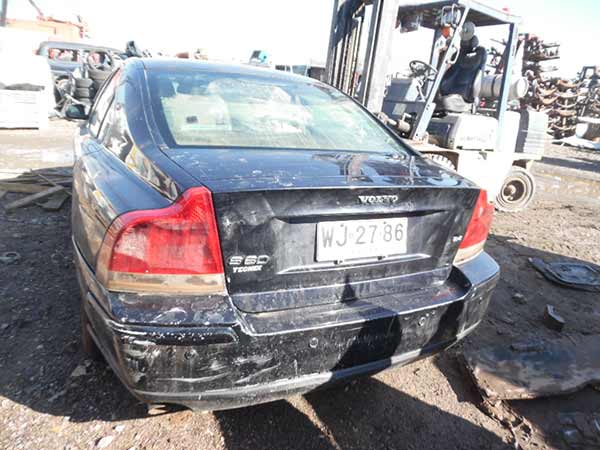 FOCO Volvo S60 2006  USADO  EN DESARME