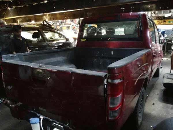 FOCO Mahindra GENIO 2014  USADO  EN DESARME