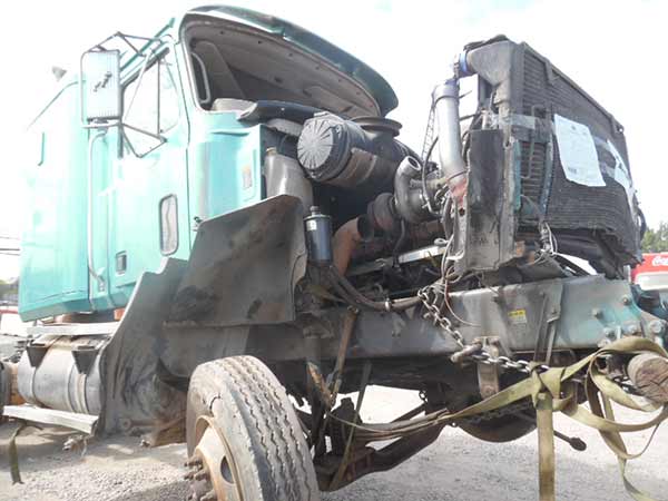 ESTANQUE ADBLUE Mack CH-613 2003  USADO  EN DESARME