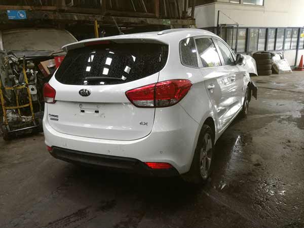 EJE Kia CARENS 2016  USADO  EN DESARME