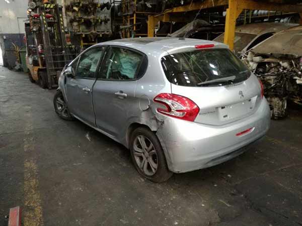 FOCO Peugeot 208 2015  USADO  EN DESARME