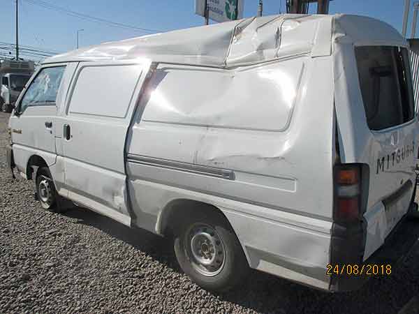 FOCO Mitsubishi L300 2014  USADO  EN DESARME